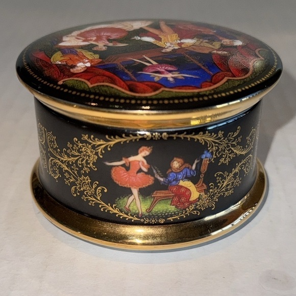 Ardleigh-Elliott & Sons Vintage Porcelain Russian Music Box - Picture 4 of 5